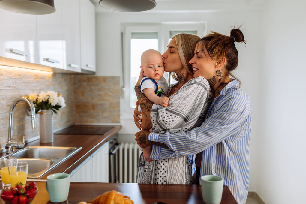 Cómo el método ROPA está transformando la paternidad entre parejas lesbianas en  Lima (Perú)