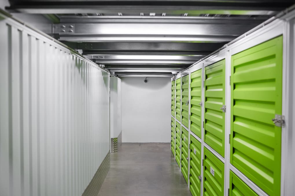 Cómo organizar muebles en mini depósitos cerca de Punta Pacífica