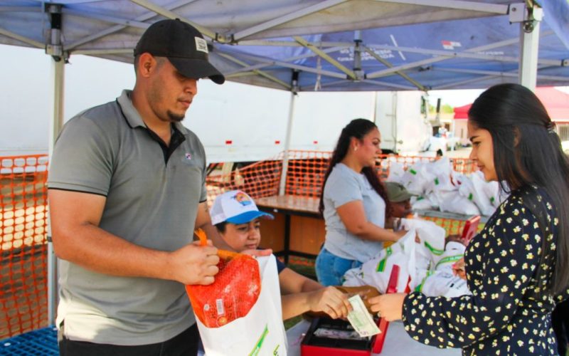 Naviferias: Madrugadores hacen fila en tres provincias