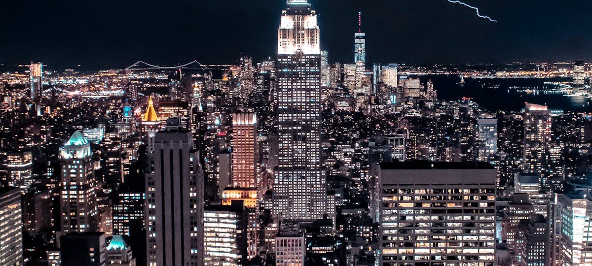 Mercados Privados y Públicos en Nueva York: Explicando las Diferencias de Valoración