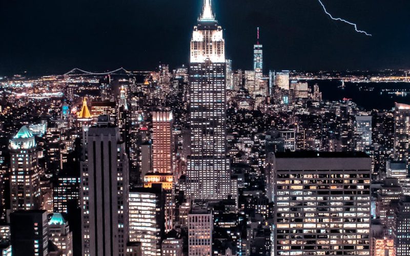Mercados Privados y Públicos en Nueva York: Explicando las Diferencias de Valoración